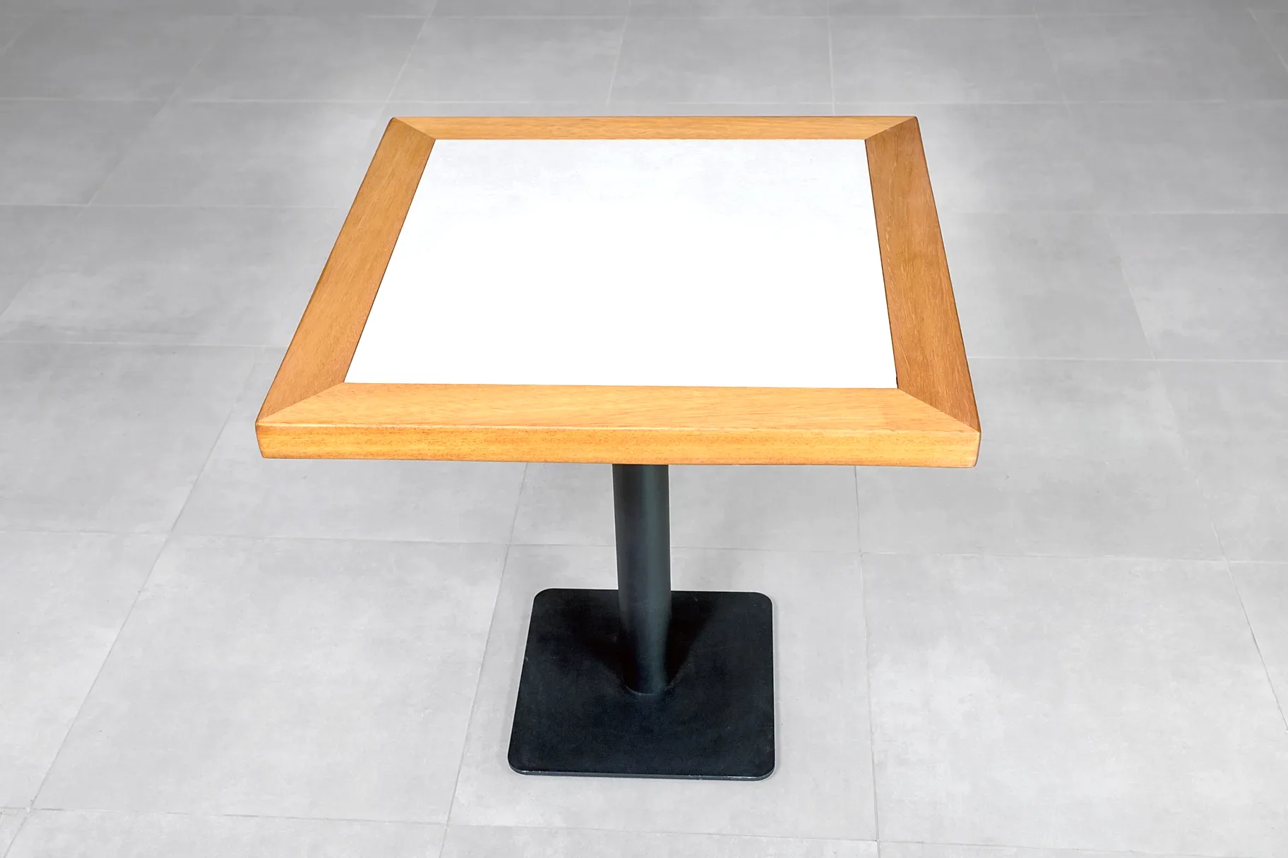 Ahşap Çerçeveli Granit Cafe Masaları