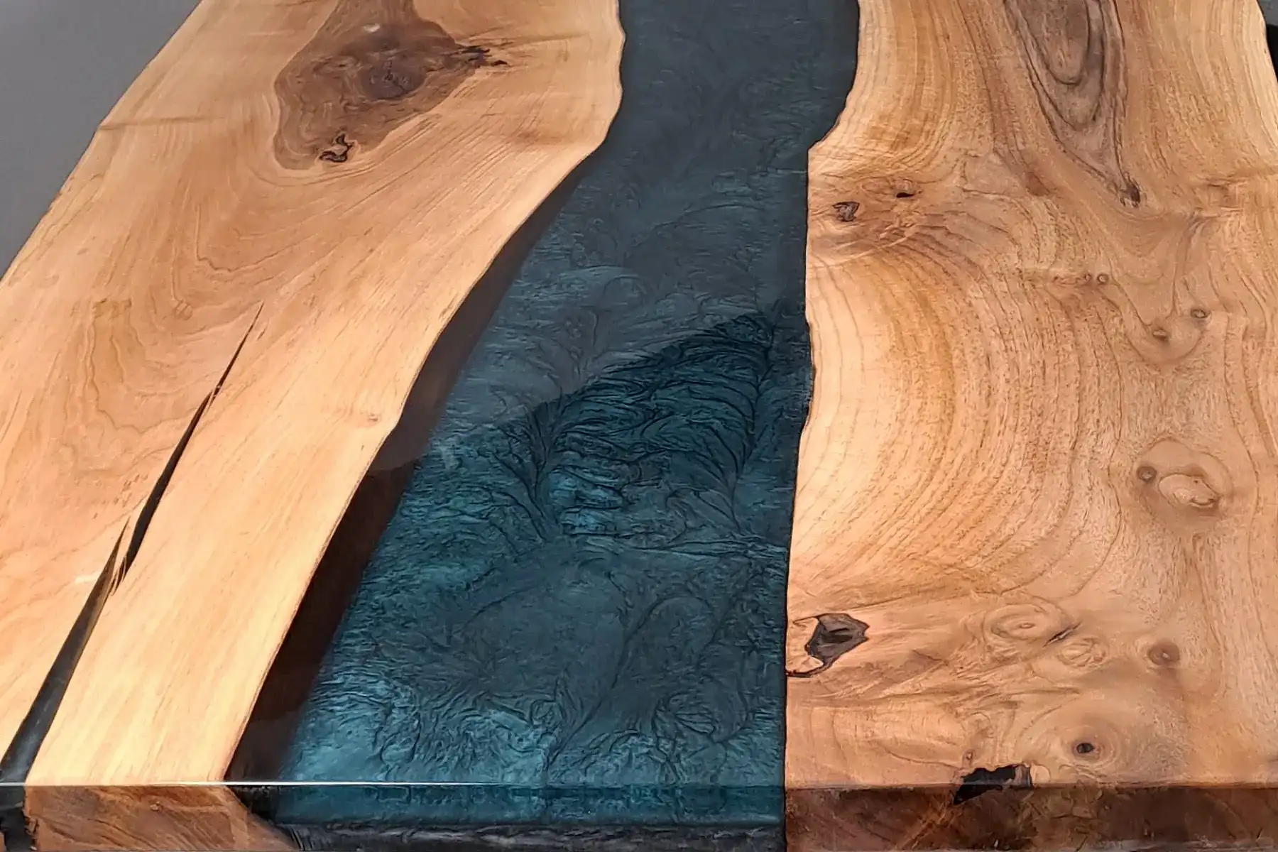 Ceviz Doğal Kenarlı Epoksili Masa Lacivert Metalik - Görsel 4