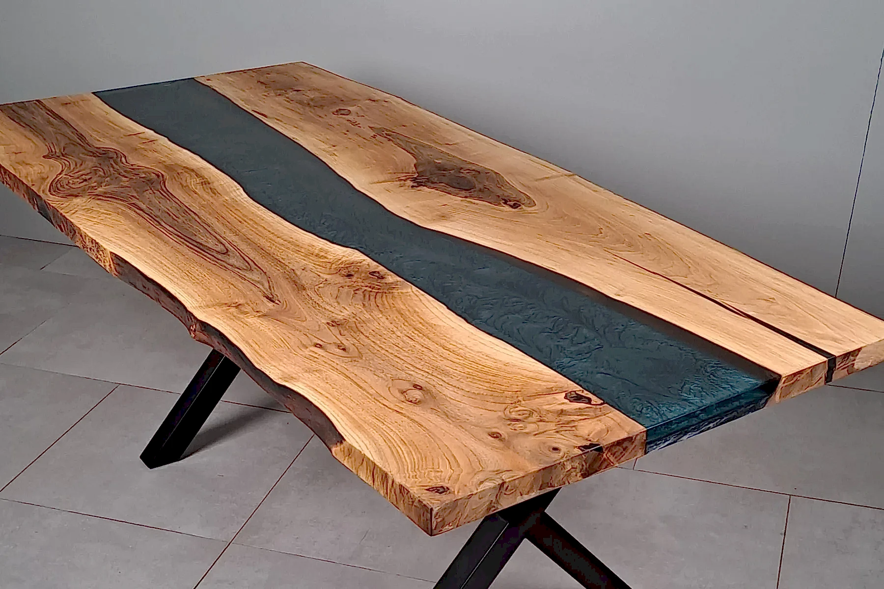 Ceviz Doğal Kenarlı Epoksili Masa Lacivert Metalik - Görsel 2