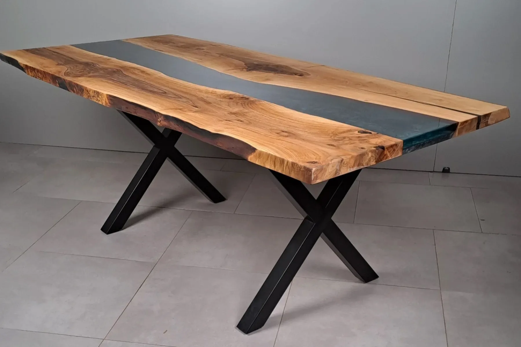 Ceviz Doğal Kenarlı Epoksili Masa Lacivert Metalik - Görsel 3