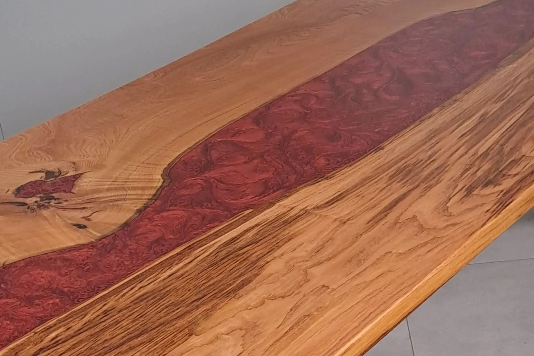 Kestane Düz Kenarlı Epoksili Masa Kırmızı Metalik - Görsel 2