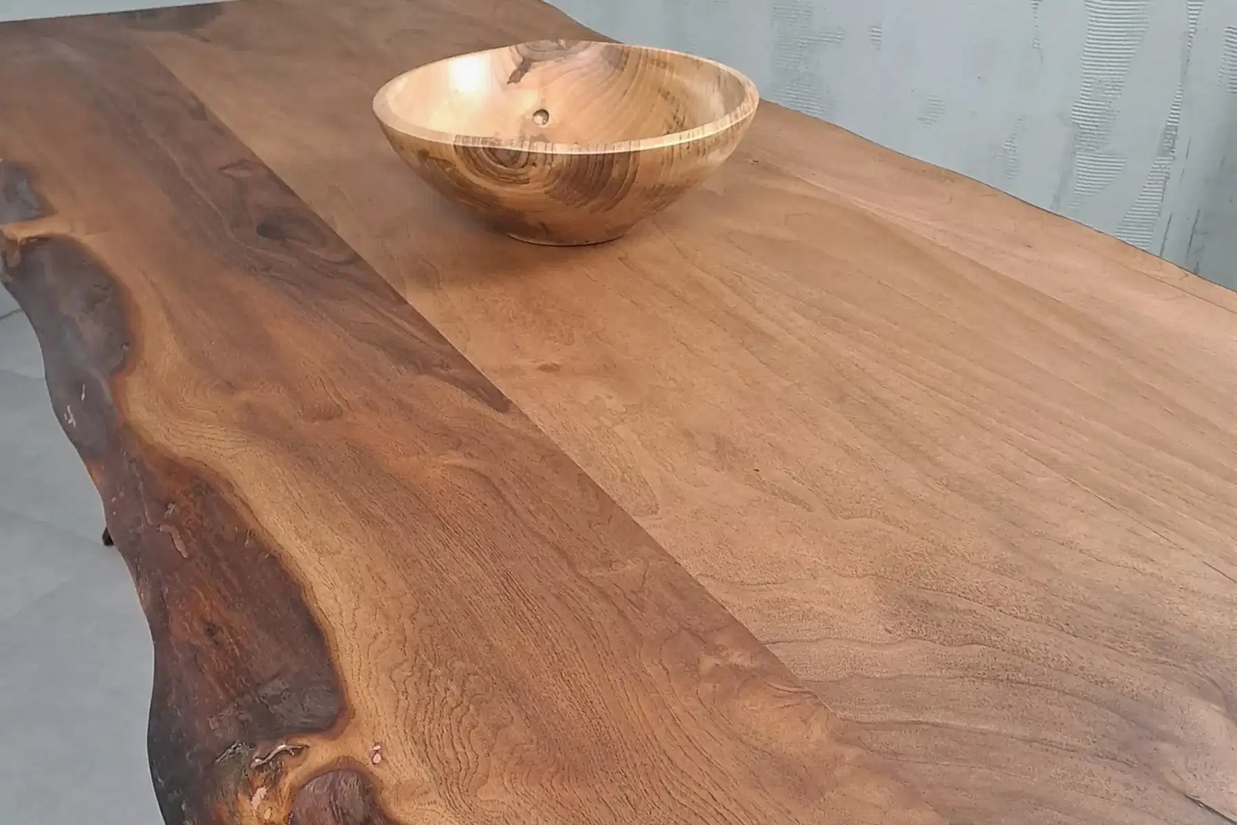 Avrupa Ceviz Doğal Kenarlı Masa - Görsel 2