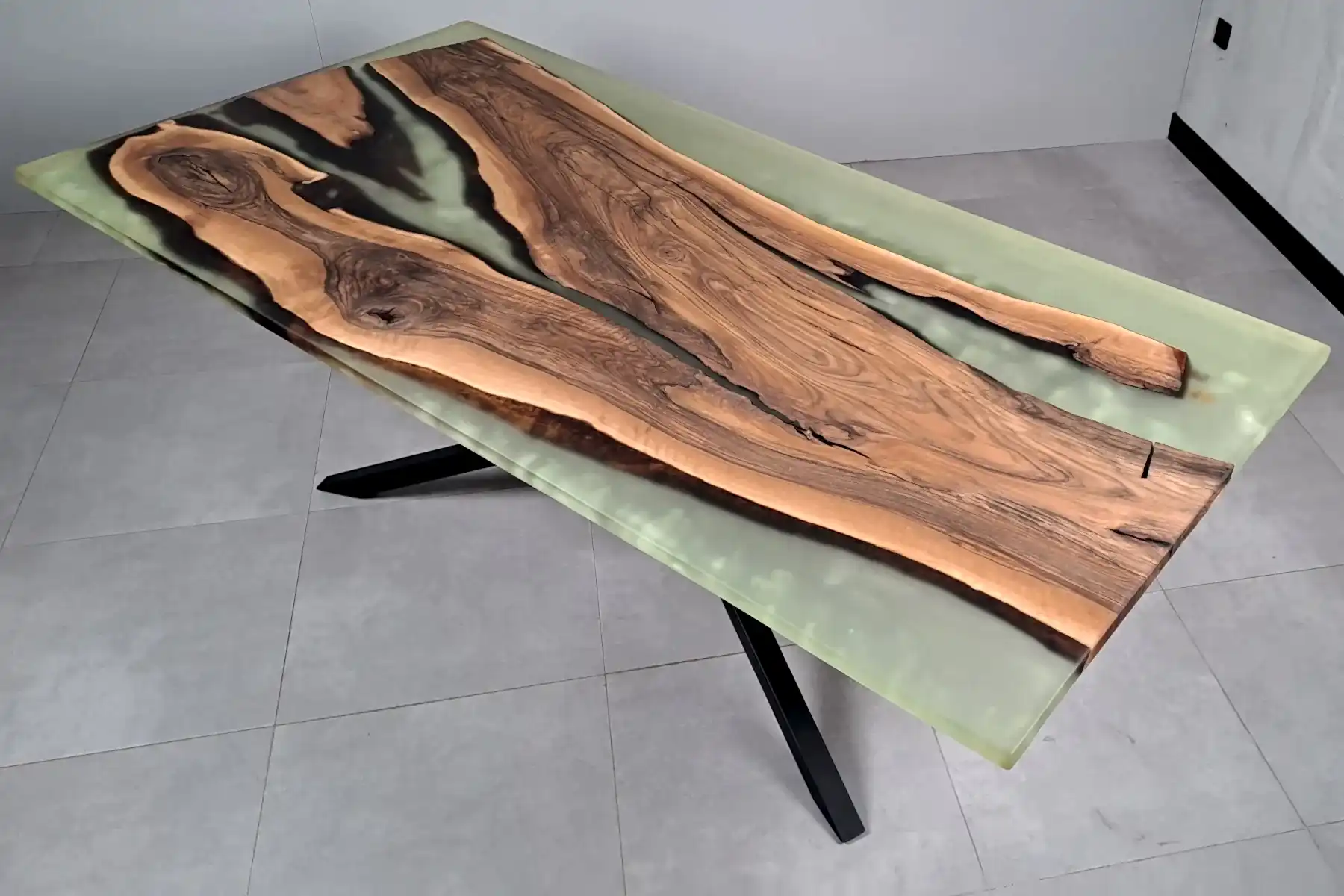 Ceviz Doğal Kenarlı Epoksili Masa Buzlu No3 - Görsel 5