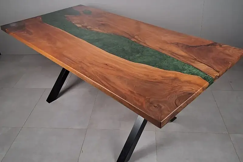 Ceviz Doğal Kenarlı Epoksili Masa Metalik Yeşil