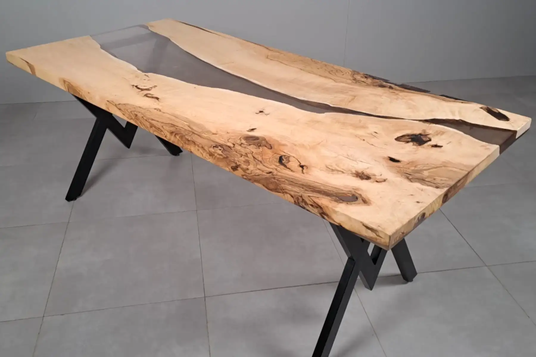 Dışbudak Doğal Kenarlı Epoksili Masa