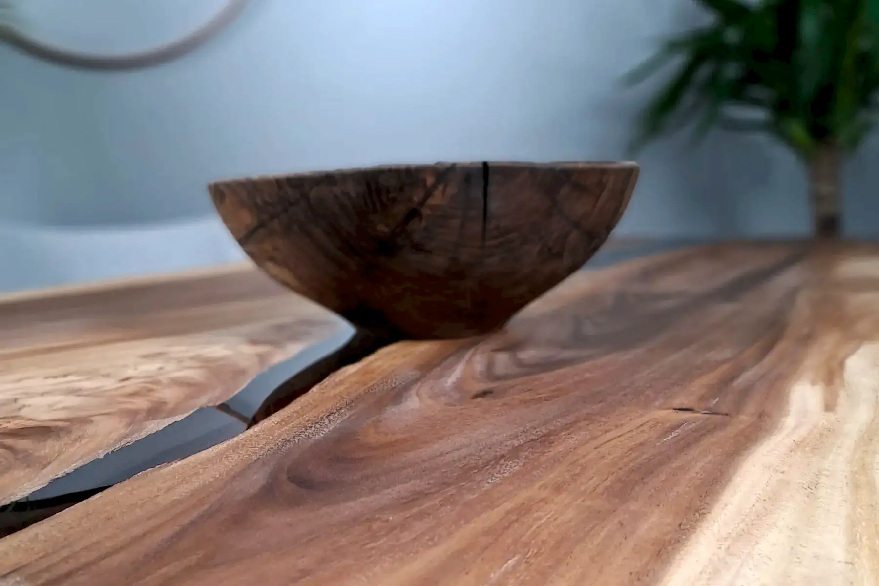 Hint Cevizi Doğal Kenarlı Yekpare Epoksili Masa - Görsel 2