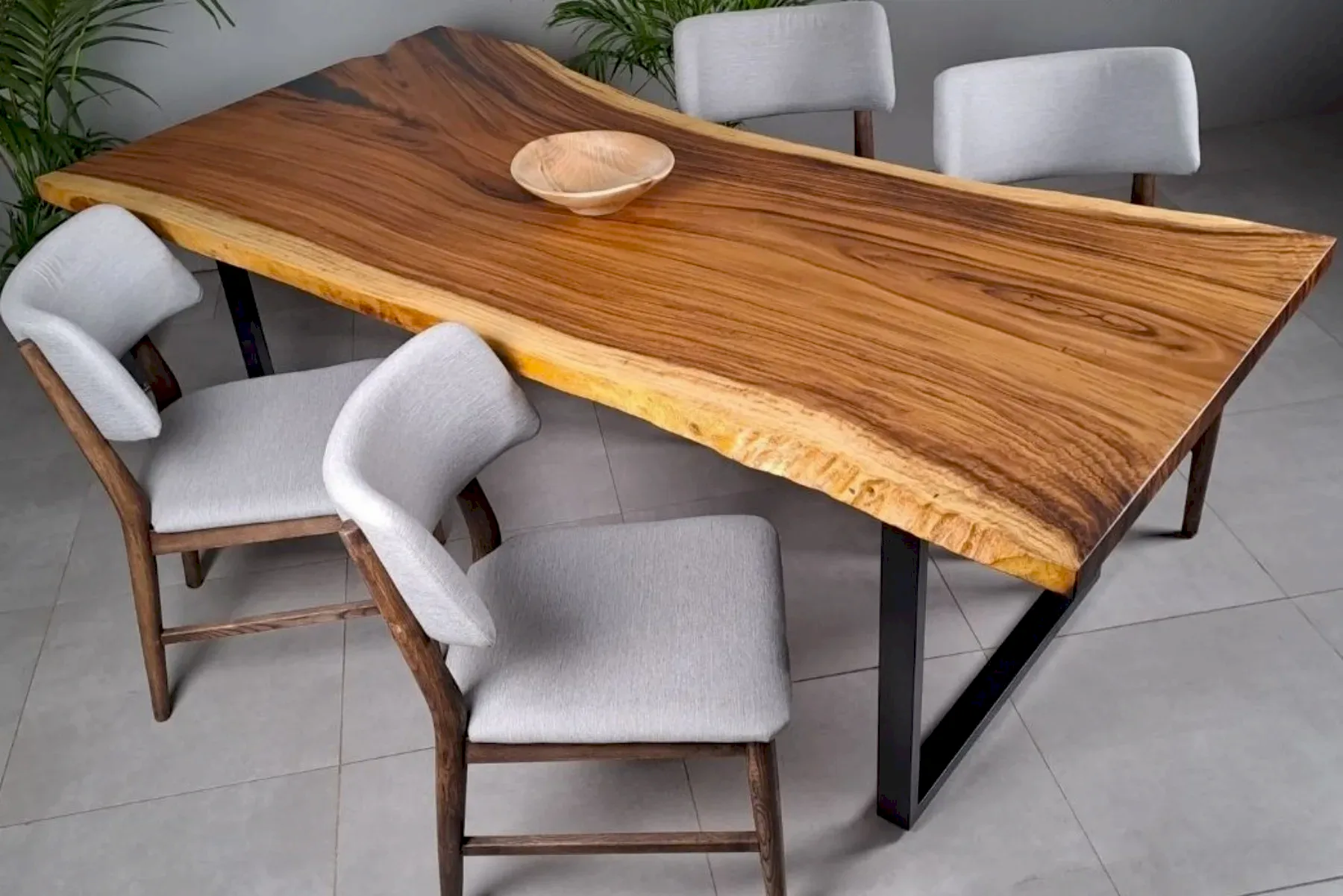 Hint Cevizi Doğal Kenarlı Yekpare Masa No1