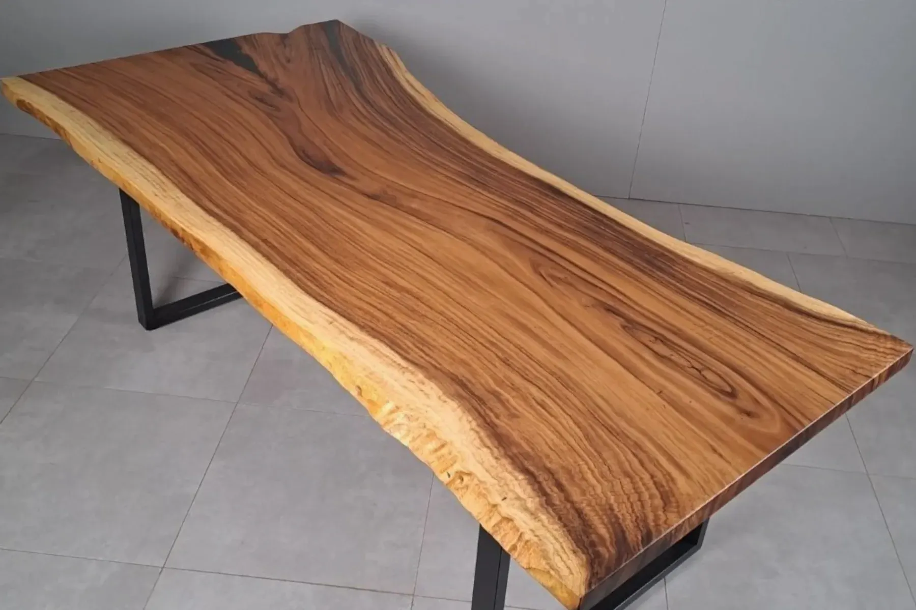 Hint Cevizi Doğal Kenarlı Yekpare Masa No1 - Görsel 2