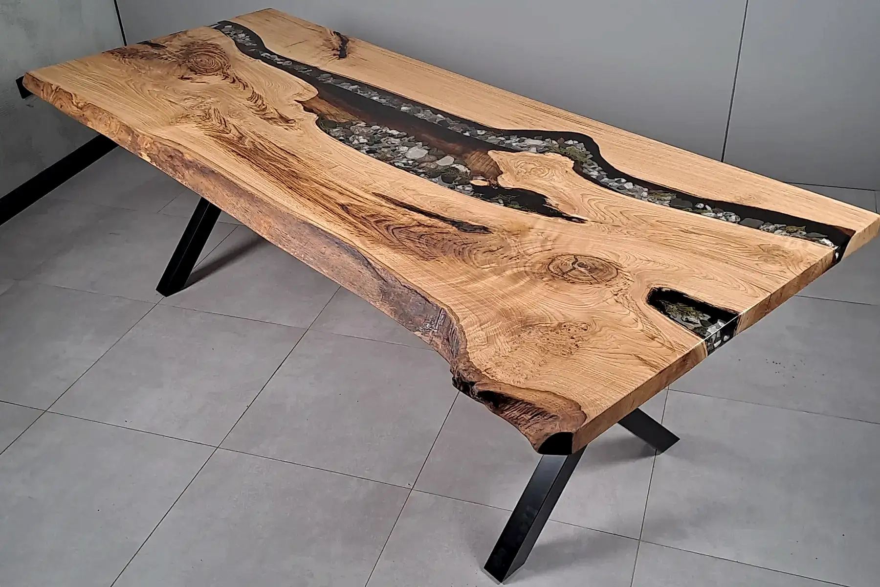 Kestane Doğal Kenarlı Epoksili Masa Doğal Taşlı