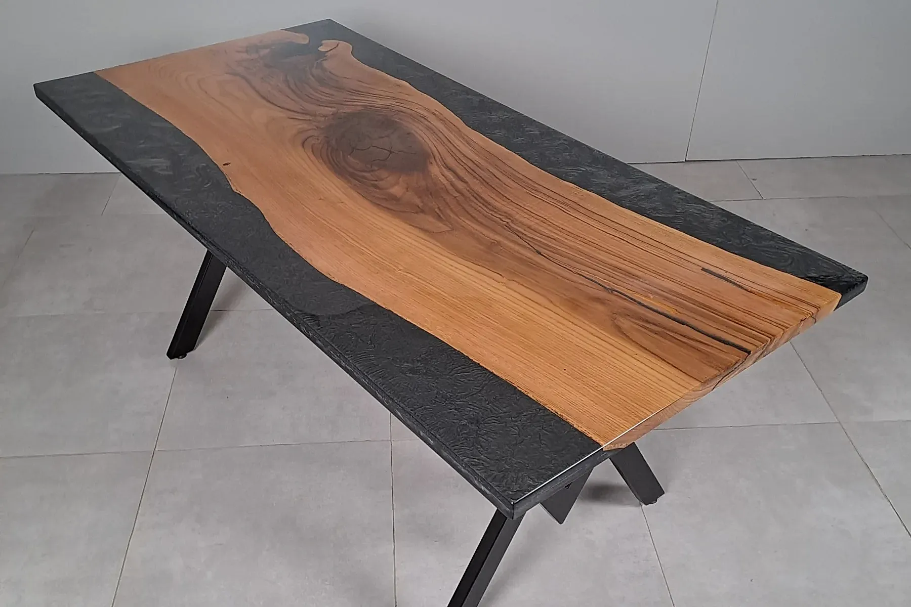 Kestane Düz Kenarlı Epoksili Masa Antrasit Metalik